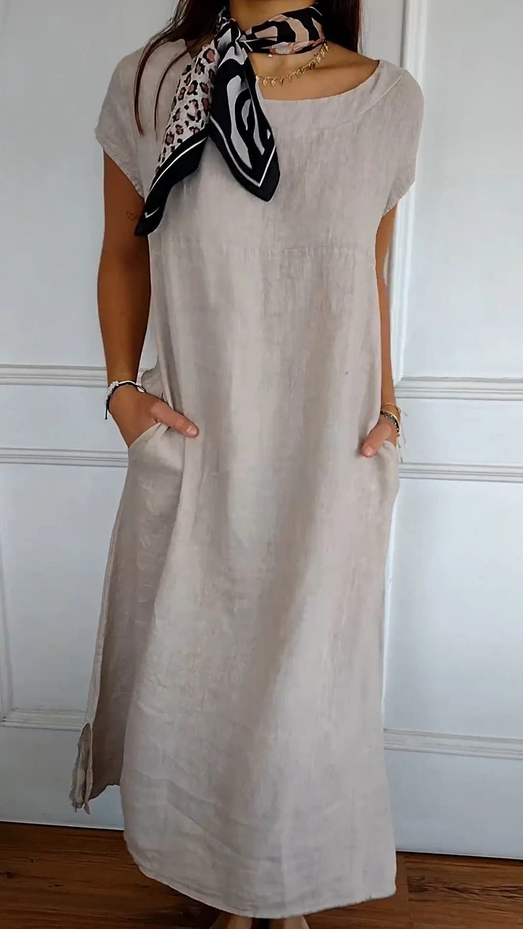 Pure white round neck short sleeve pocket skirt